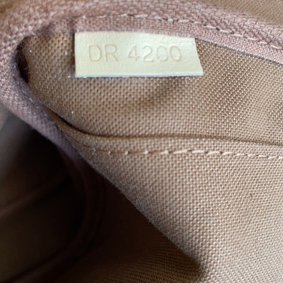 Multi Pochette Accessories NEW. BRAND NEW. AND. AUTHENTIC! - Picture 9 of 16